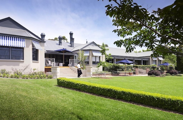 Gallery - Bells Killcare Bout. Htl Restaurant & Spa