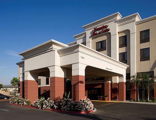 Gallery - Hampton Inn & Suites Tulare