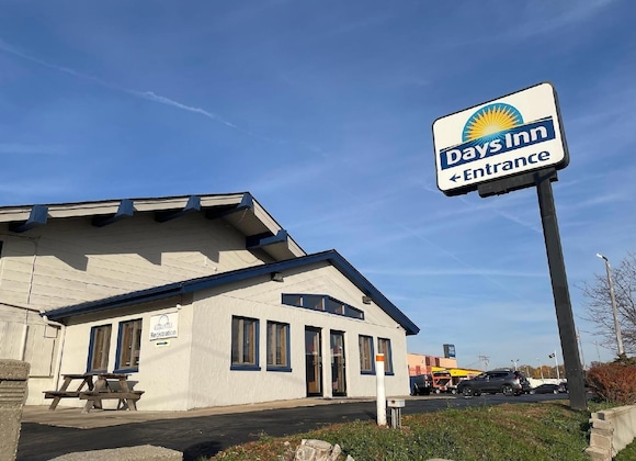 Gallery - Days Inn By Wyndham West Allis Milwaukee