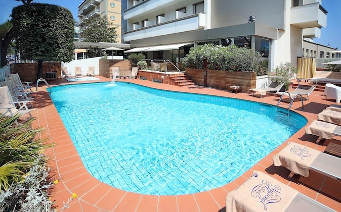 Gallery - National Hotel