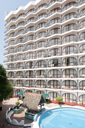 Gallery - Real Bananas Hotel & Villas
