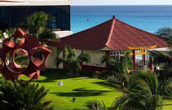Gallery - Crown Paradise Club Cancun All Inclusive