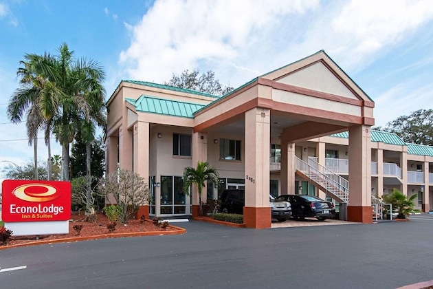 Gallery - Econo Lodge Inn & Suites