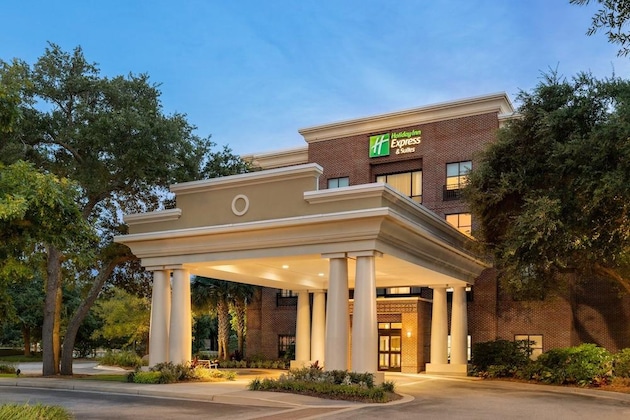 Gallery - Holiday Inn Express & Suites Mt. Pleasant, an IHG Hotel