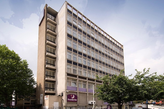 Gallery - Premier Inn London Putney Bridge