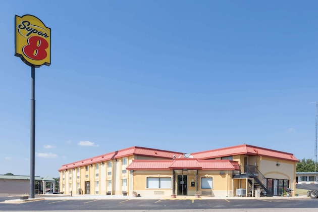 Gallery - Super 8 By Wyndham Clinton