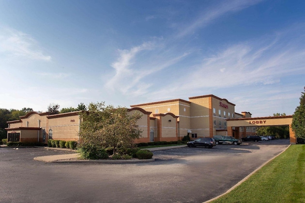 Gallery - Ramada By Wyndham Glendale Heights Lombard
