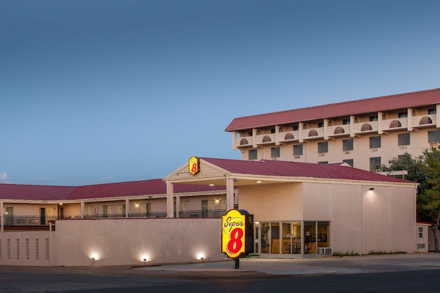 Gallery - Super 8 By Wyndham Lubbock Civic Center North