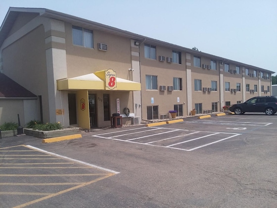 Gallery - Super 8 By Wyndham Watertown