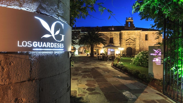 Gallery - Hotel Los Guardeses