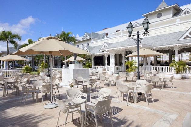 Gallery - Bahia Principe Escape Runaway Bay +18