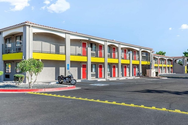 Gallery - Econo Lodge West - Coors Blvd