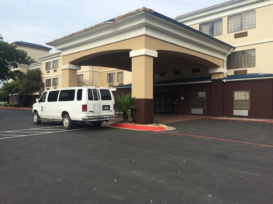 Gallery - Quality Inn & Suites Airport
