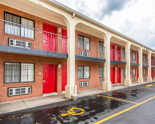 Gallery - Econo Lodge North