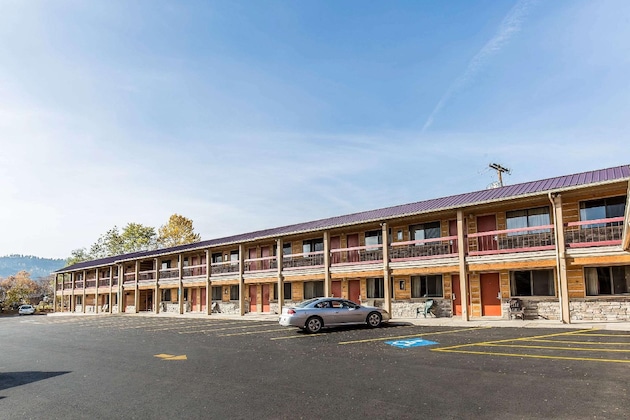 Gallery - Econo Lodge Inn & Suites Kalispell