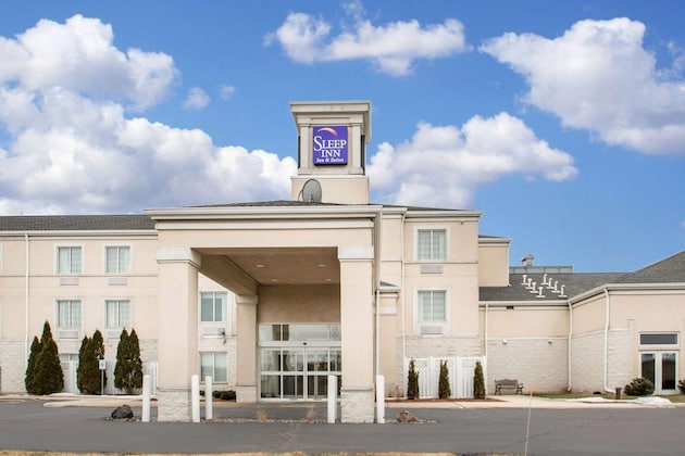 Gallery - Sleep Inn & Suites Sheboygan I-43