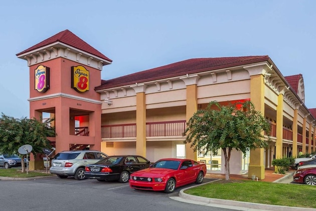 Gallery - Super 8 By Wyndham Dalton Convention Center Area