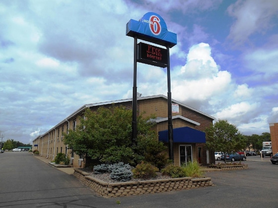 Gallery - Motel 6 Eau Claire