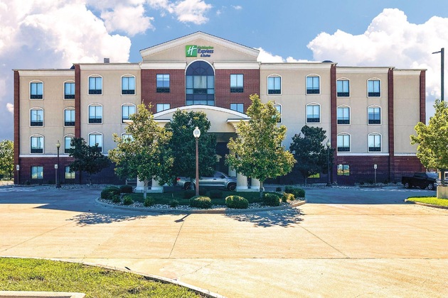 Gallery - Holiday Inn Express Hotel & Suites Ennis By Ihg