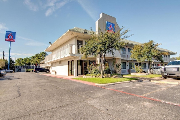 Gallery - Studio 6 Grand Prairie Tx