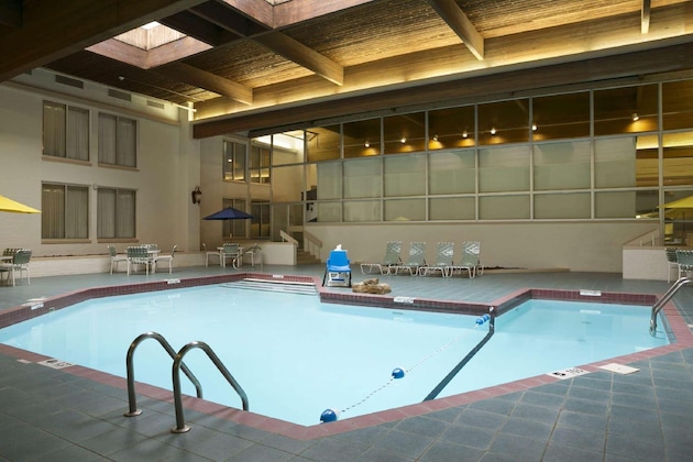 Gallery - Ramada Conference Center By Wyndham Greensburg