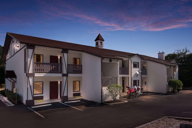 Gallery - Surestay Hotel By Best Western Helen Downtown