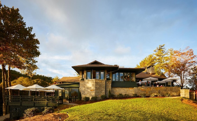Gallery - The Skyline Lodge