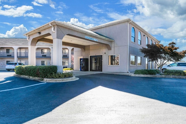 Gallery - Econo Lodge Inn & Suites