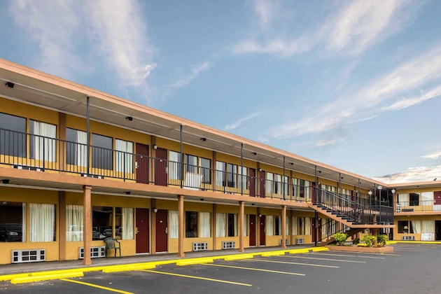 Gallery - Travelodge Hot Springs