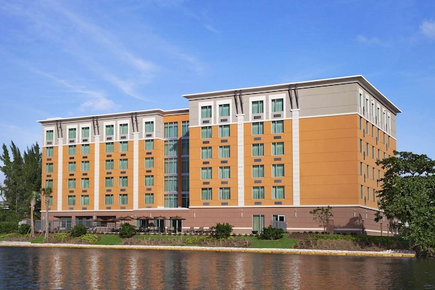 Gallery - Holiday Inn Express Miami Airport Blue Lagoon Area