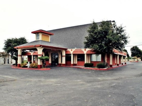Gallery - Knights Inn San Antonio At E Houston St