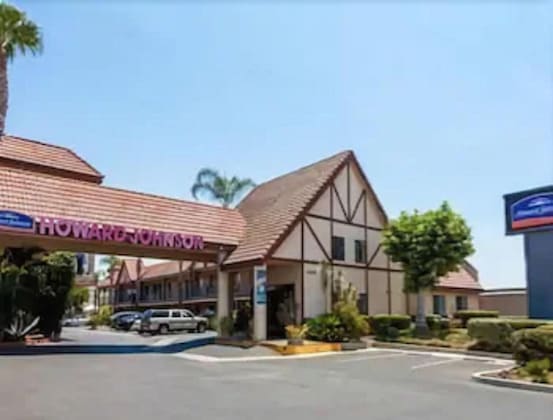 Gallery - Howard Johnson By Wyndham Norco