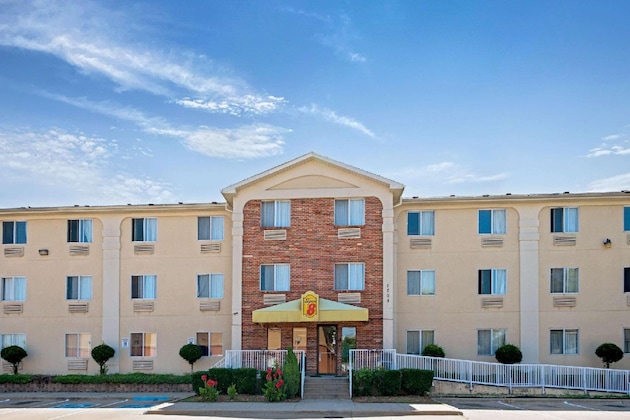 Gallery - Super 8 By Wyndham Plano Dallas Area