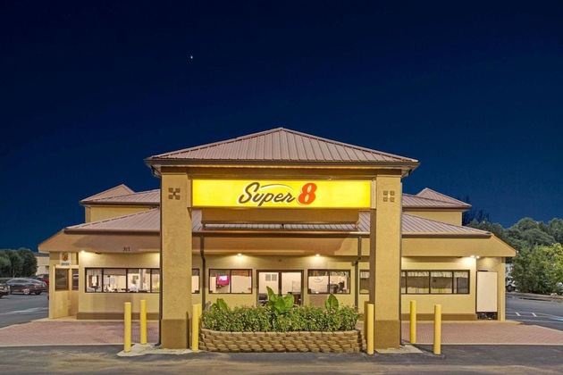 Gallery - Super 8 By Wyndham Suwanee