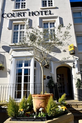 Gallery - Queens Court Hotel