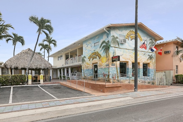 Gallery - Hollywood Beach Flamingo