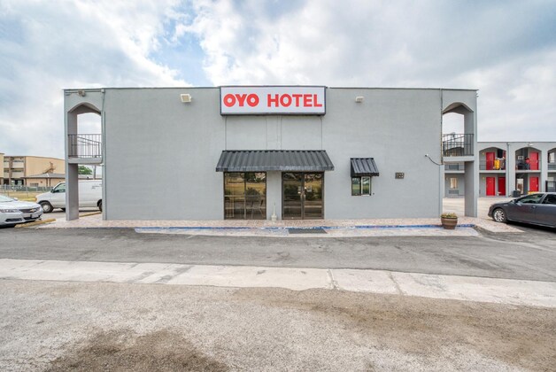 Gallery - Oyo Hotel San Antonio Lackland Air Force Base West