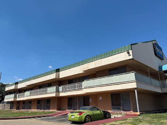 Gallery - Rodeway Inn & Suites South of Fiesta Park