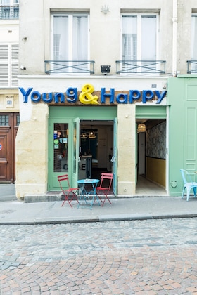 Gallery - Young And Happy Latin Quarter By Hiphophostels