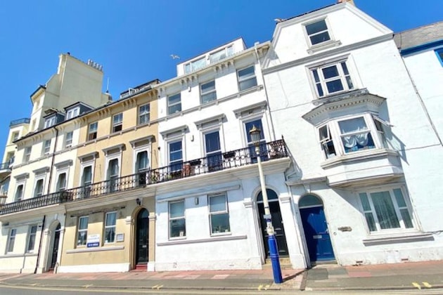 Gallery - Oyo Marine Parade Hotel
