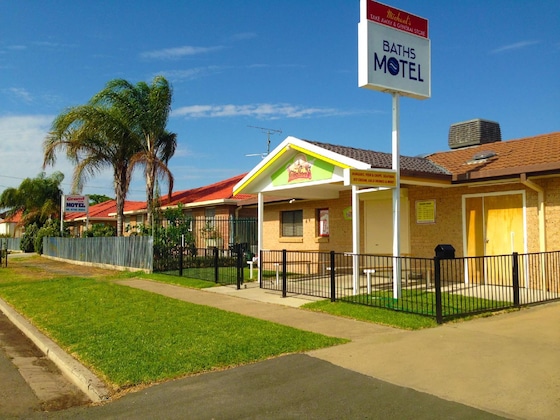 Gallery - Baths Motel