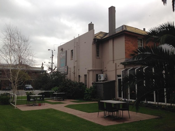 Gallery - Burkes Hotel Motel