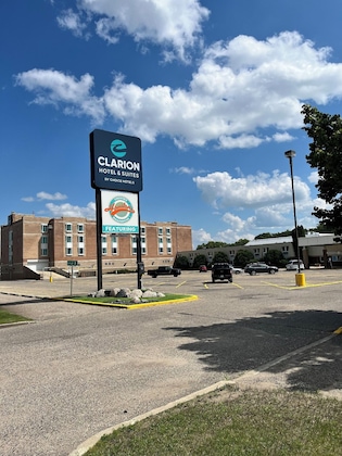 Gallery - Clarion Hotel & Suites