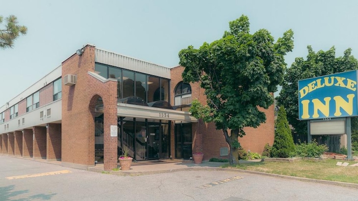 Gallery - Deluxe Inn