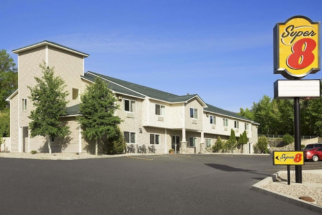 Gallery - Super 8 By Wyndham Salmon