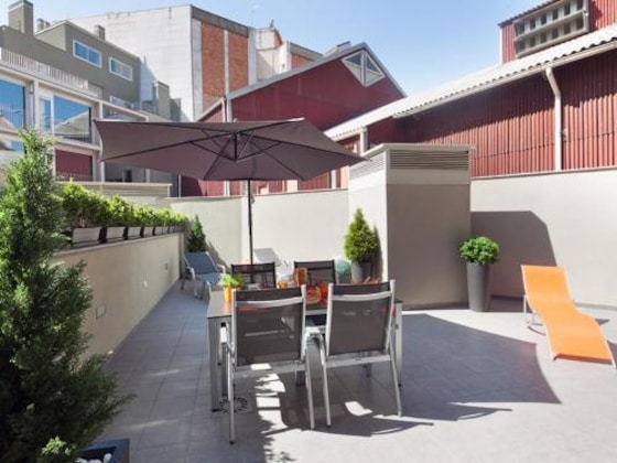 Gallery - Charmsuites Paralel