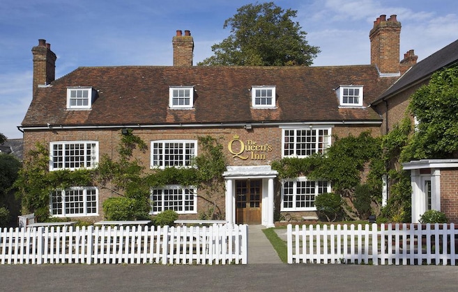 Gallery - The Queen's Inn