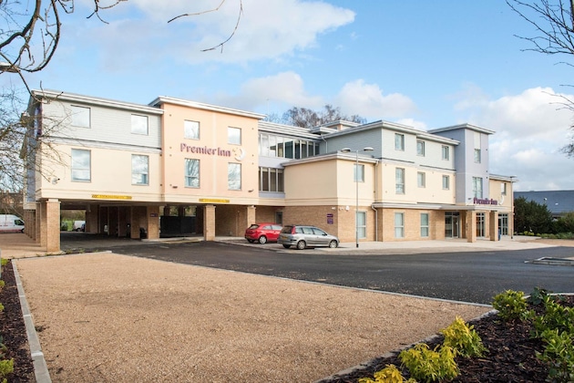 Gallery - Premier Inn Witney
