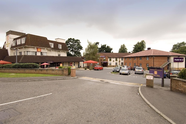 Gallery - Premier Inn Nottingham South