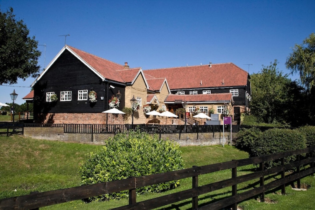 Gallery - Premier Inn Basildon (East Mayne)